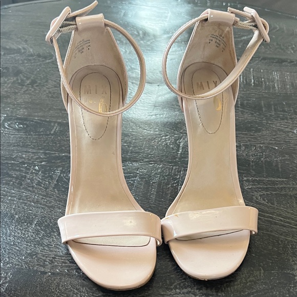 Mix No. 6 Cream Heels with Stiletto Design - Picture 2 of 9